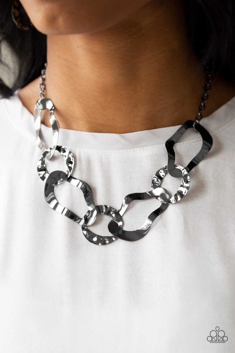 Capital Contour Necklace (Black, Silver)