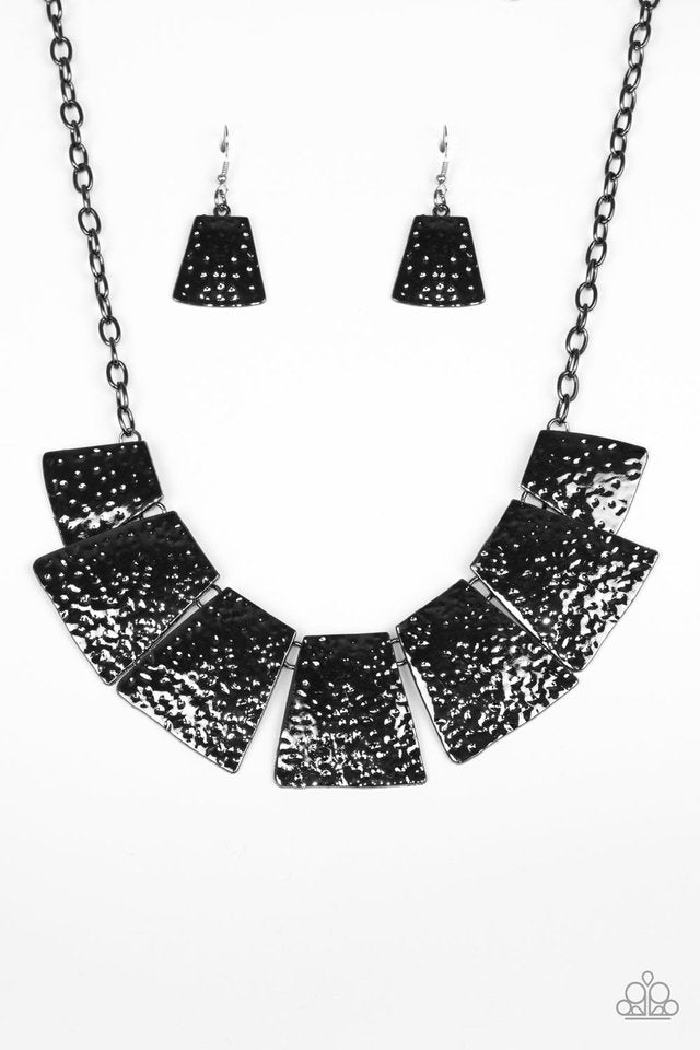 Here Comes The Huntress Black Necklace
