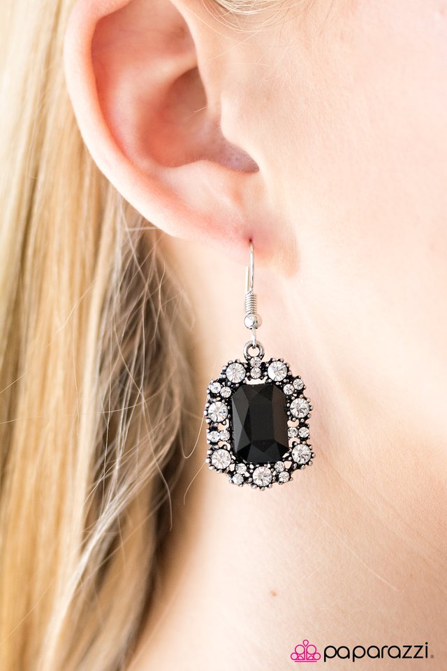 Stick It To The GLAM! Black Earring